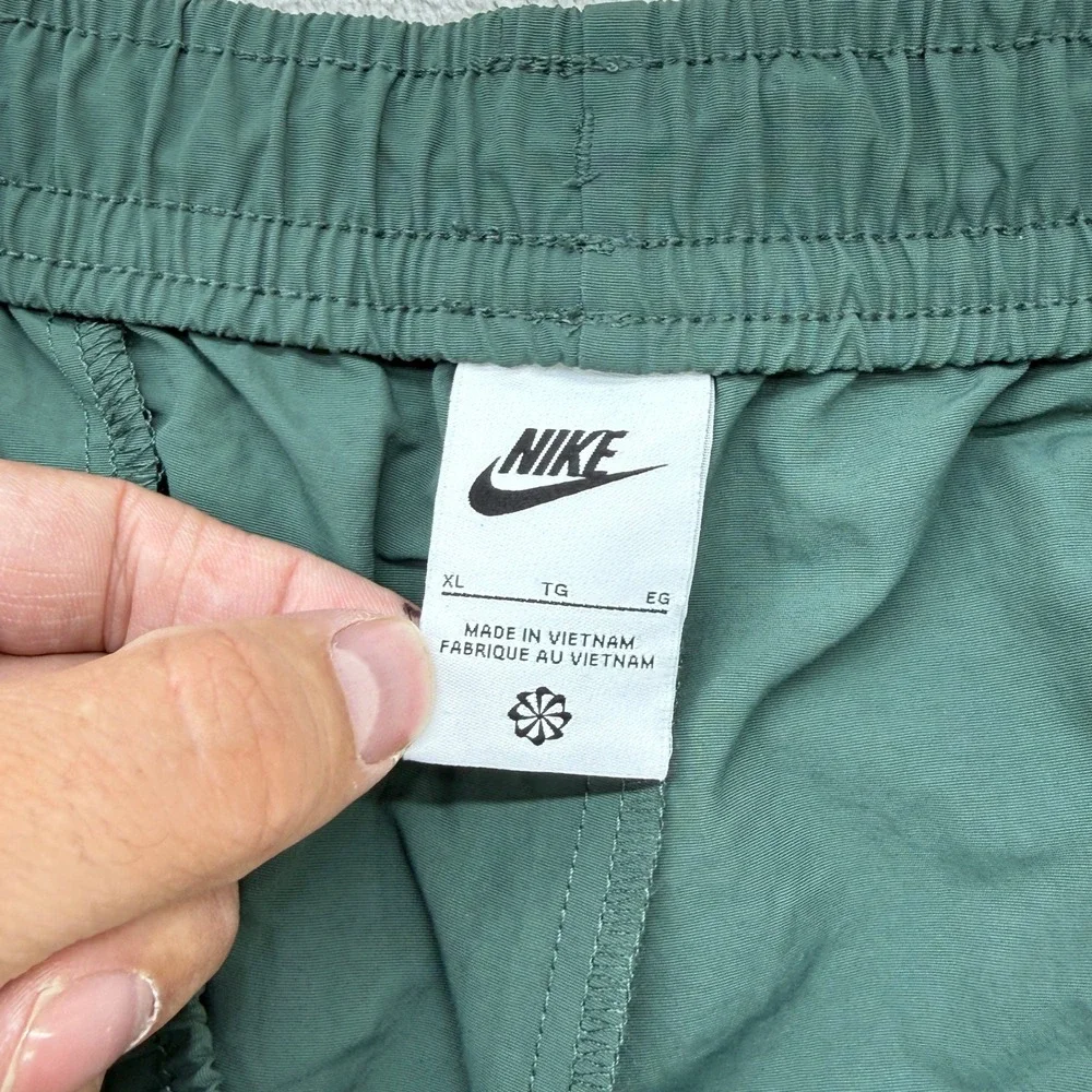 Nike Woven Track Pants Mens XL Green Bungee Cuff Nylon Sportswear FQ3588-338